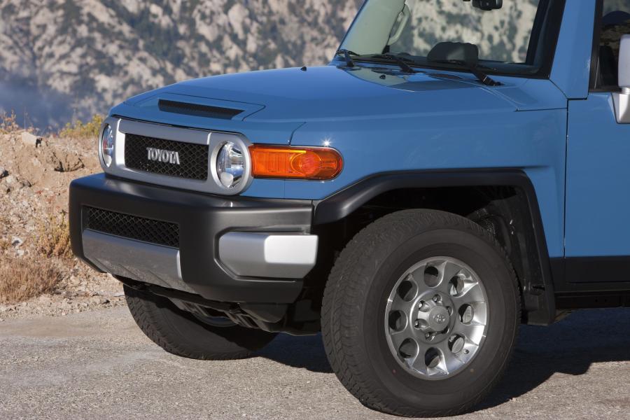  Toyota FJ Cruiser 2012 года  (фото 19 из 44)
